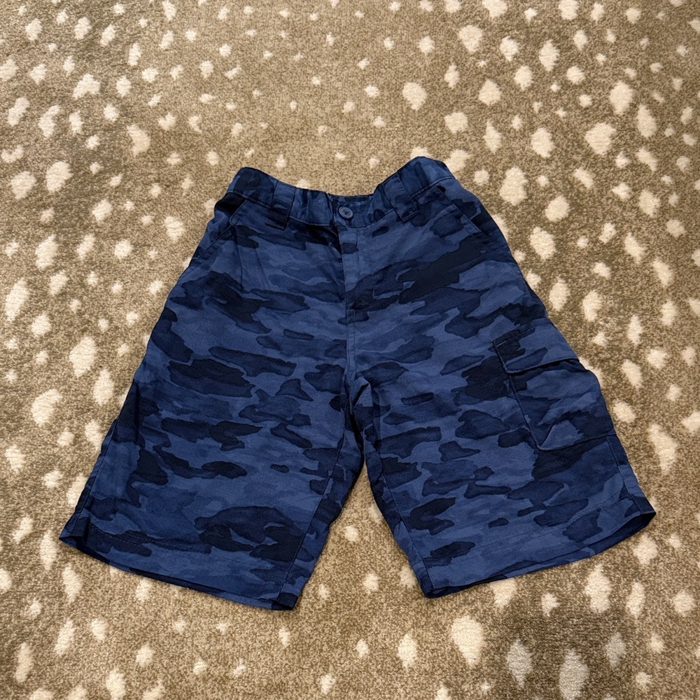 Columbia Boys Navy Blue Camo Cargo Shorts. Size 6/7